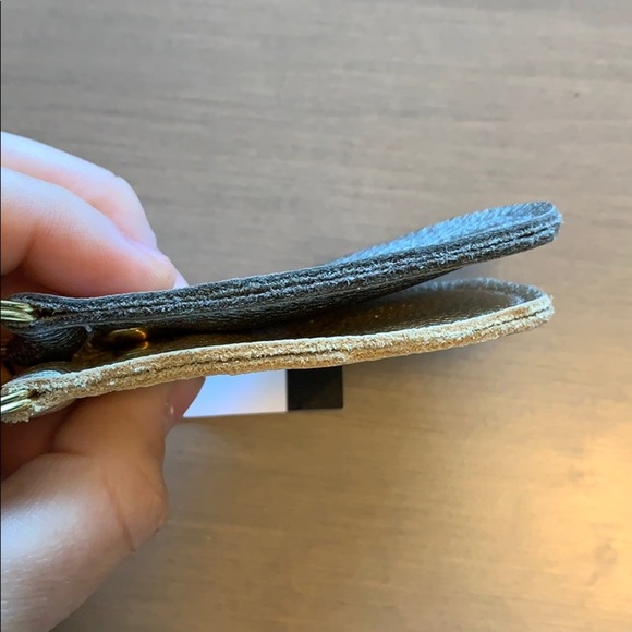 Metallic leather keychain - Picture 7 of 11